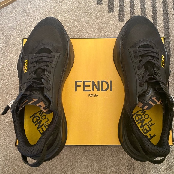 ❌SOLD❌ FENDI SNEAKERS - Picture 7 of 8